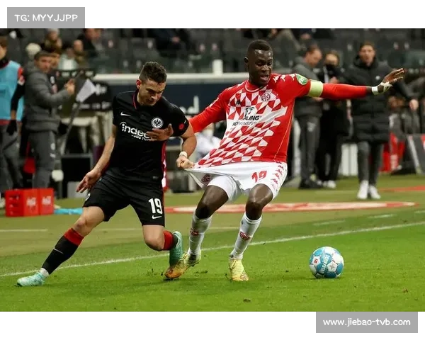 拜仁慕尼黑vs法兰克福：南大王主场火力全开，争冠路上不容有失